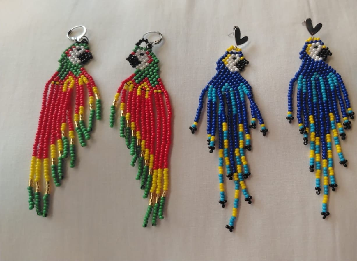 Aretes Guacamayo